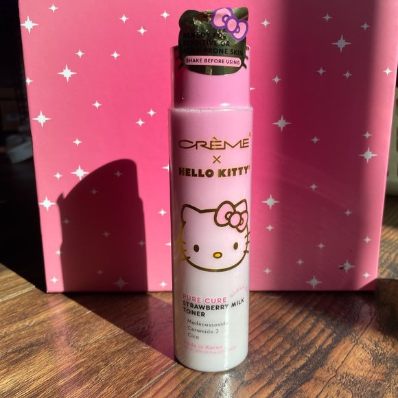 Hello Kitty Korean Skincare and Travel Case Bundle - Picture 6 of 11